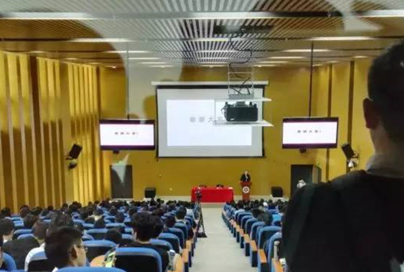 松下工程投影机走进深圳大学，为新校区“增光添彩”