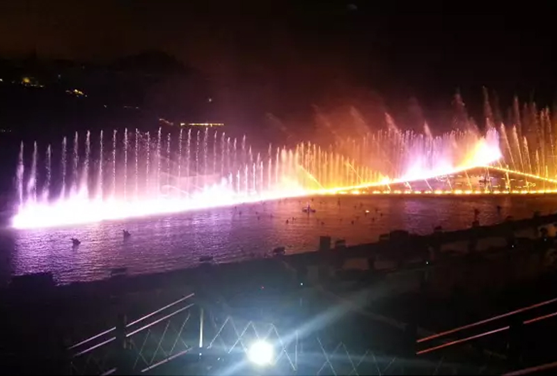 松下工程投影机带你去黄果树湿地公园赏华丽水幕投影秀